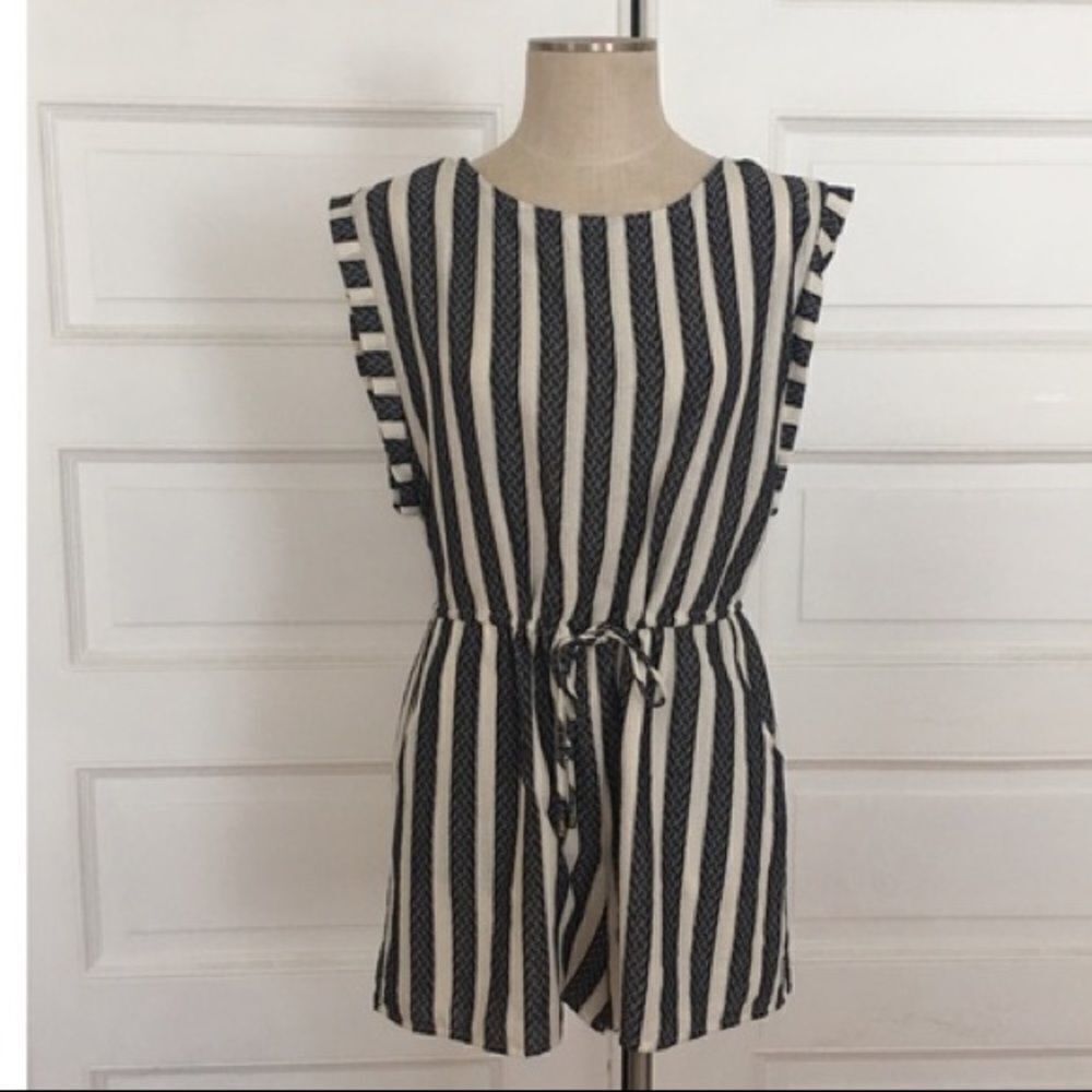 ✨HP✨Universal Threads Romper✨ - Picture 5 of 6